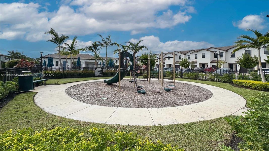 Community amenities in , Pembroke Pines (Image 29). Community amenities in , Pembroke Pines (Image 29).