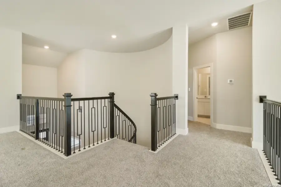 Spacious, unfurnished interior of a new home in , San Antonio (Image 27).