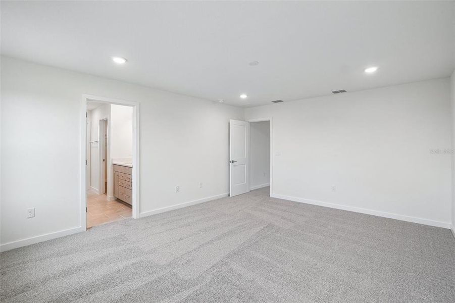 Spacious, unfurnished interior of a new home in Grasslands West, Lakeland (Image 38).