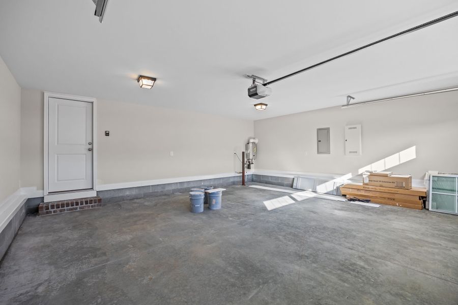 Representative unfurnished interior of a home built from the Hardy by Bill Clark Homes in Laurel Oaks, Greenville (Image 39).