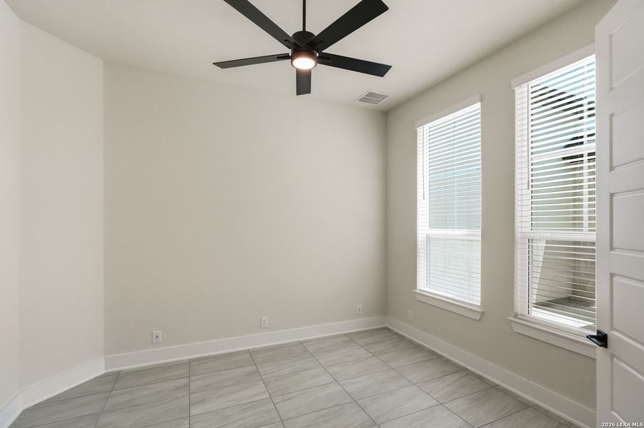 Spacious, unfurnished interior of a new home in Esperanza 60's, Boerne (Image 15).