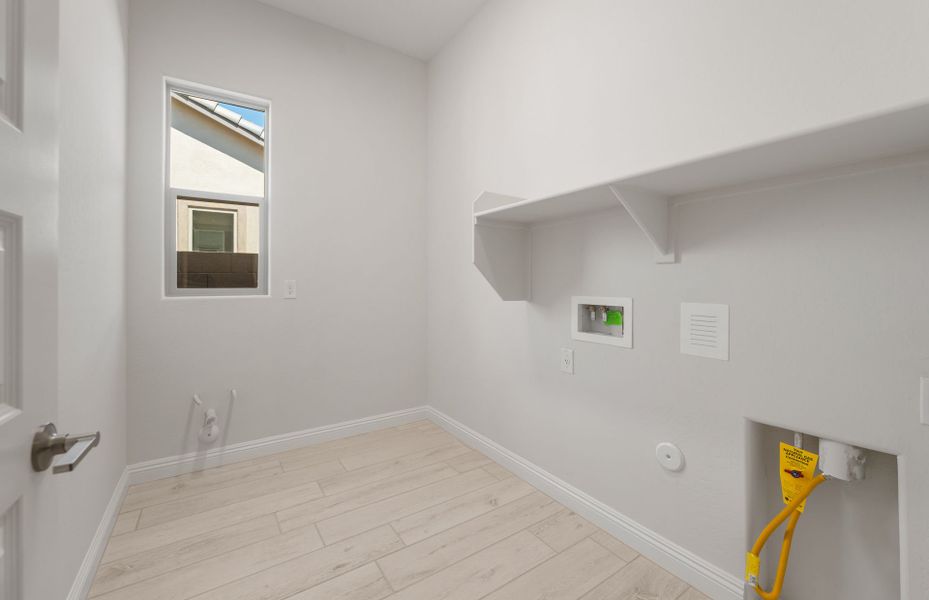 Spacious, unfurnished interior of a new home in Artisan at Asante, Surprise (Image 28).