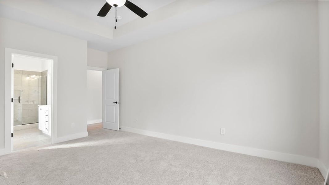 Spacious, unfurnished interior of a new home in Shadowood, Seneca (Image 27).