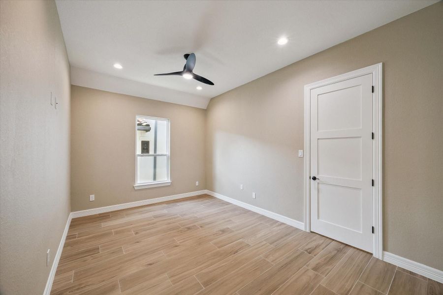 Spacious, unfurnished interior of a new home in , Kemah (Image 41).