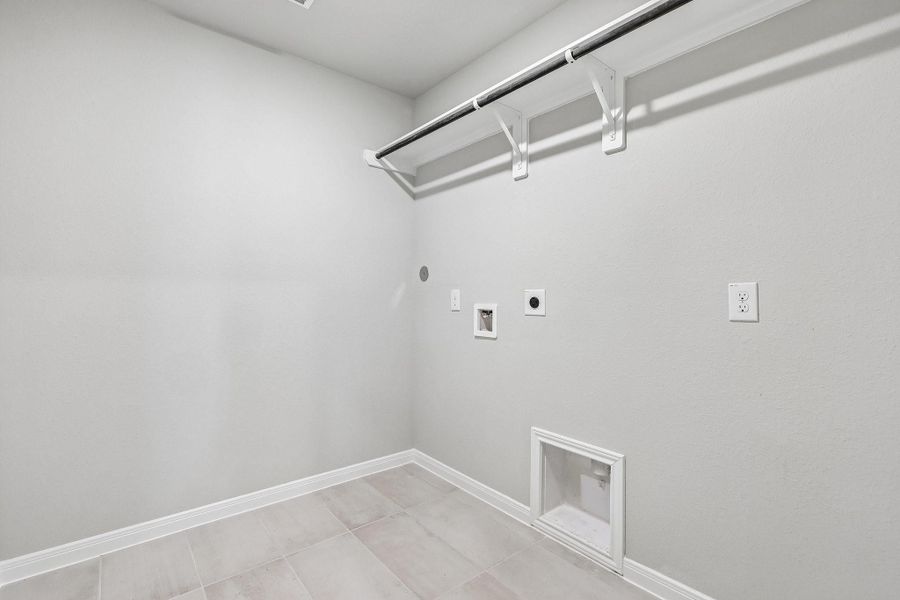 Spacious, unfurnished interior of a new home in Aldeana - Paintbrush Collection, Bonney (Image 27).