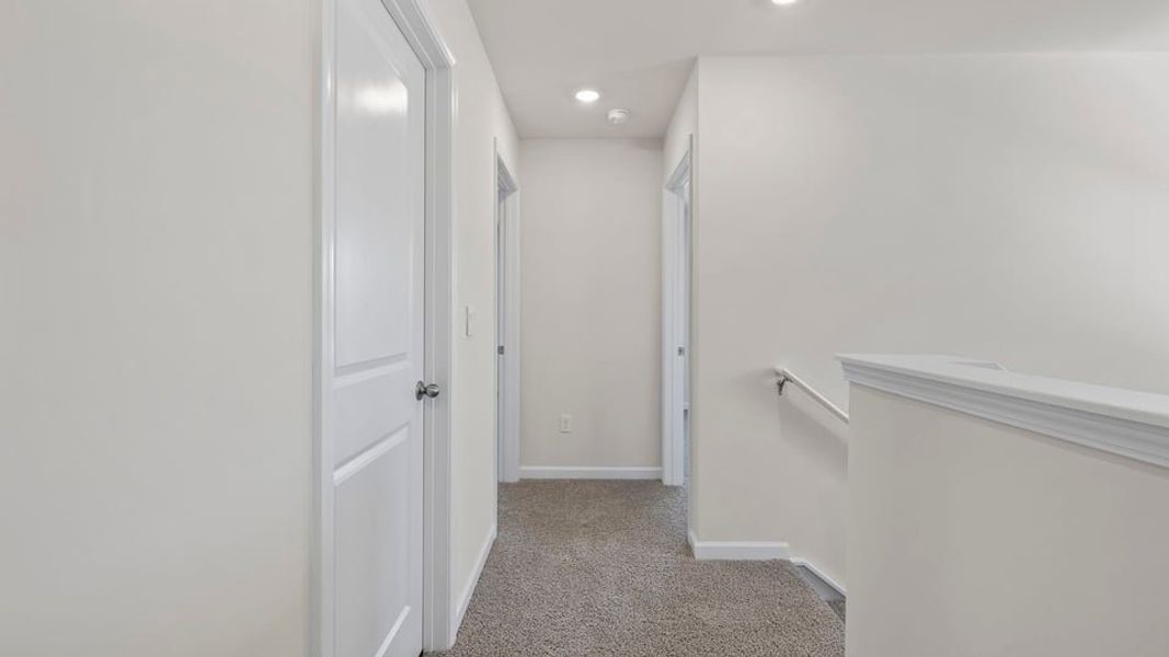 Spacious, unfurnished interior of a new home in Cedar Gap, Fountain Inn (Image 22).