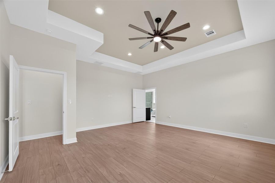 Spacious, unfurnished interior of a new home in , Hitchcock (Image 18).