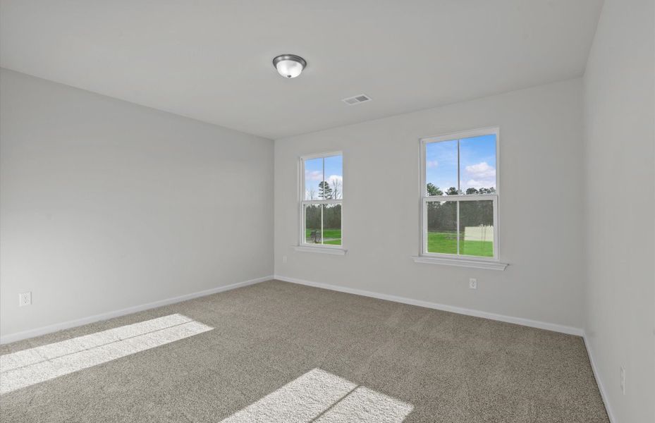 Spacious, unfurnished interior of a new home in Fox Hollow, Spartanburg (Image 25).