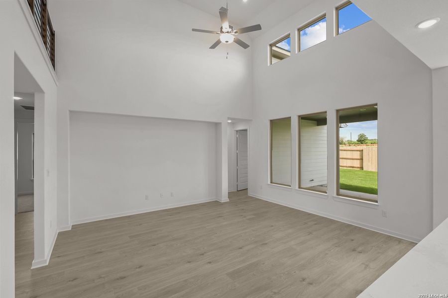 Spacious, unfurnished interior of a new home in Buffalo Crossing, Cibolo (Image 41).