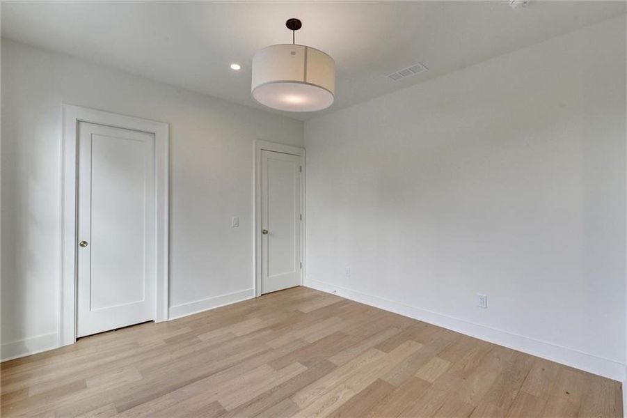 Spacious, unfurnished interior of a new home in , Gainesville (Image 30).