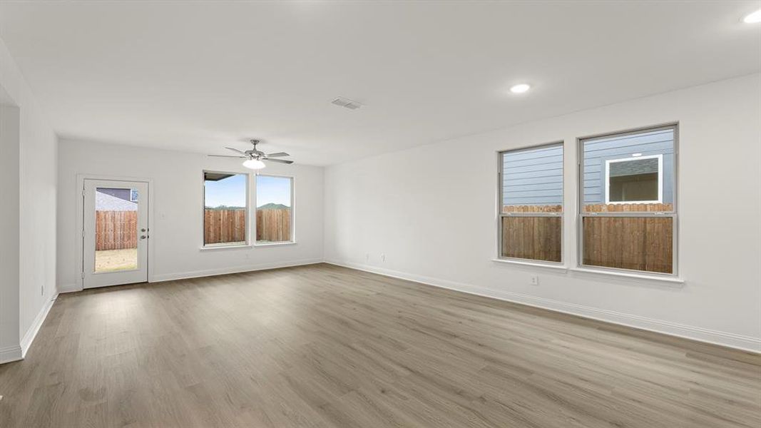 12. 1733 Edgeway - Dining