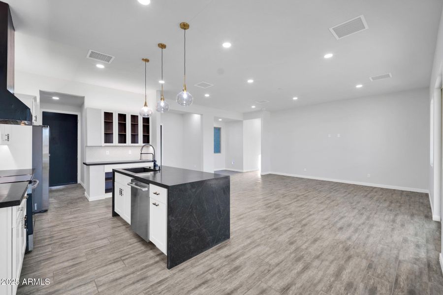 22548 W Huntington Dr-13_(2048) 22548 W Huntington Dr-13_(2048)