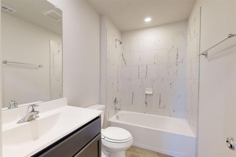 Furnished interior view inside a new home in Mobberly Farms, Pilot Point (Image 10).