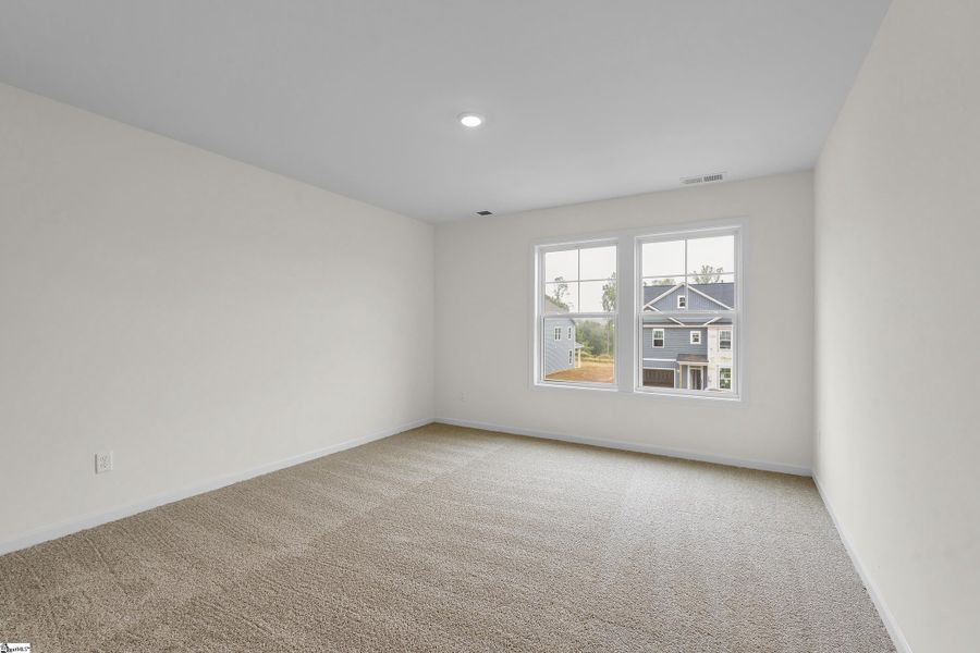 Spacious, unfurnished interior of a new home in Lynbrook, Boiling Springs (Image 20).