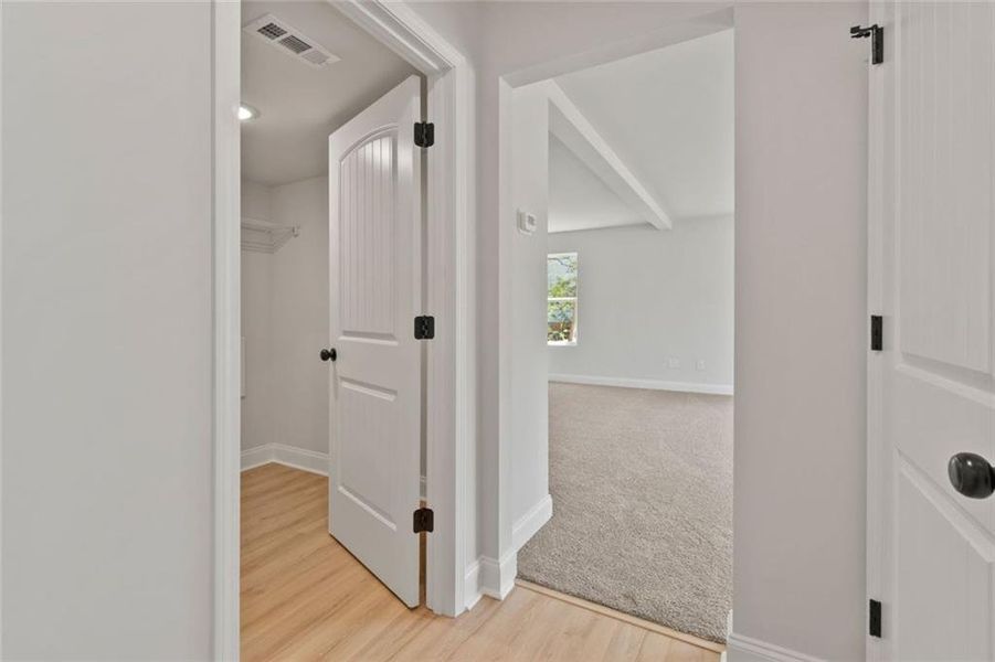 Spacious, unfurnished interior of a new home in , Alto (Image 26).