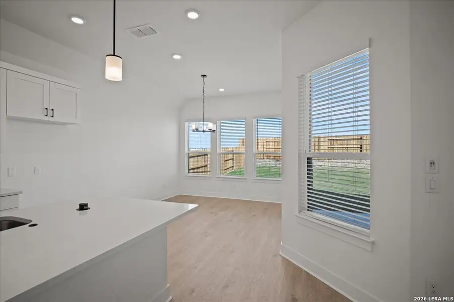 Spacious, unfurnished interior of a new home in Village at Three Oaks, Seguin (Image 12).