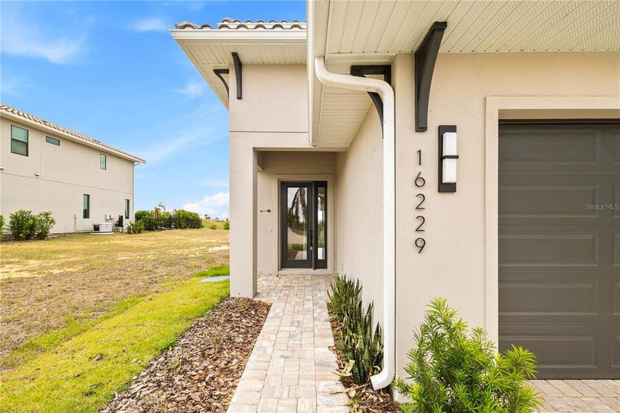 Exterior details and patio area of a home in , Montverde (Image 35).