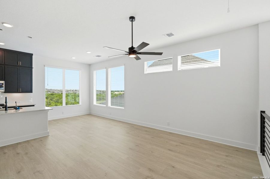 Spacious, unfurnished interior of a new home in Prominence Urban, San Antonio (Image 34).