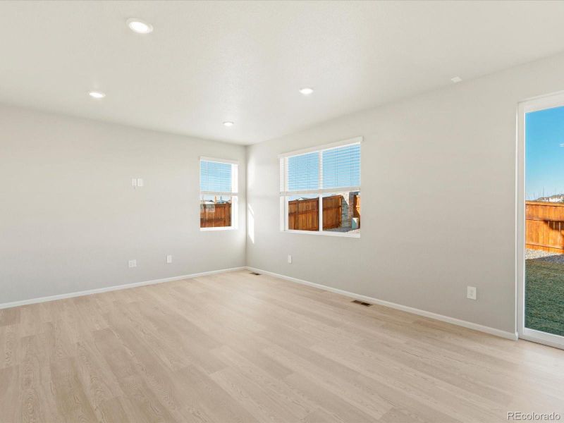 Spacious, unfurnished interior of a new home in Hidden Valley Farm, Severance (Image 12).