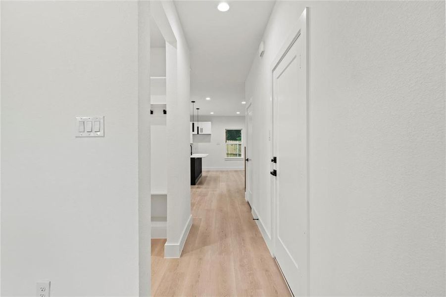 Spacious, unfurnished interior of a new home in , Dallas (Image 5).