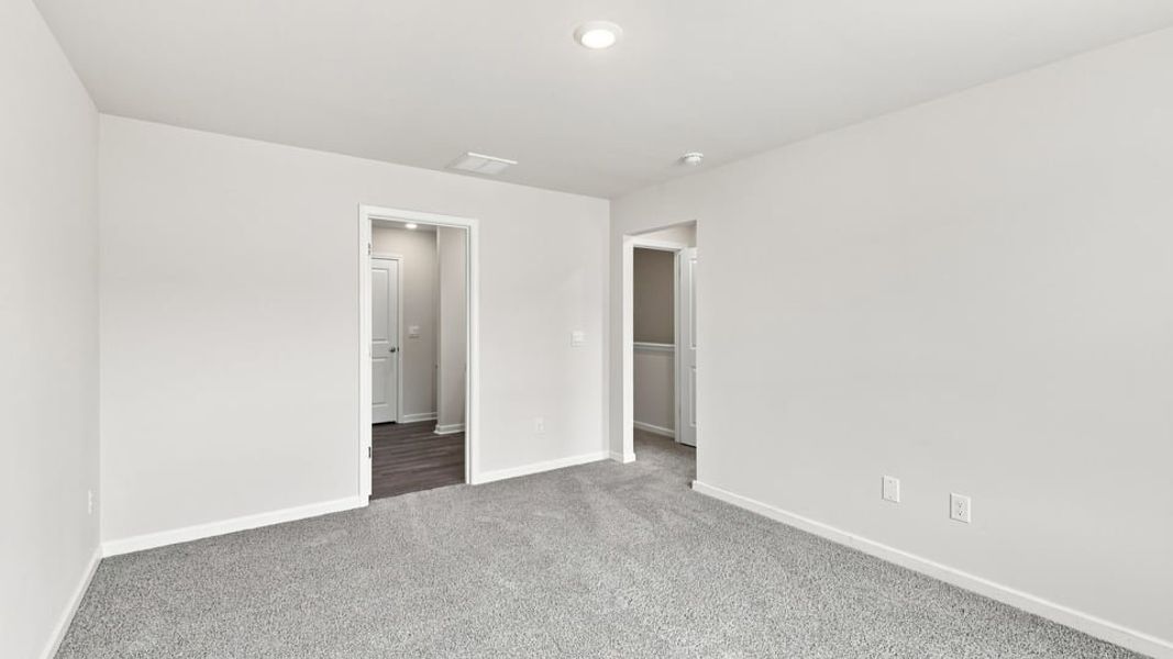 Spacious, unfurnished interior of a new home in Covington Village, Greer (Image 30).