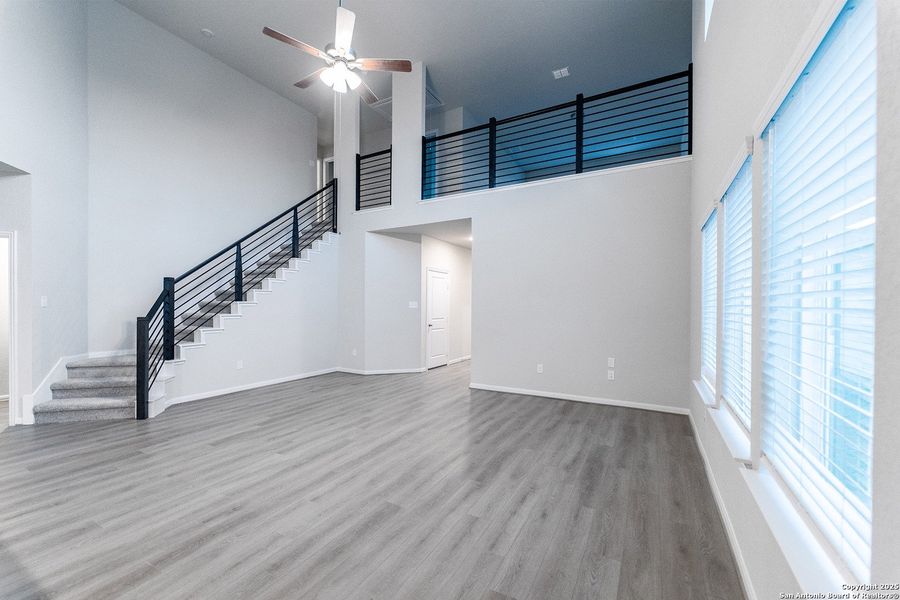 Spacious, unfurnished interior of a new home in Hennersby Hollow, San Antonio (Image 14).