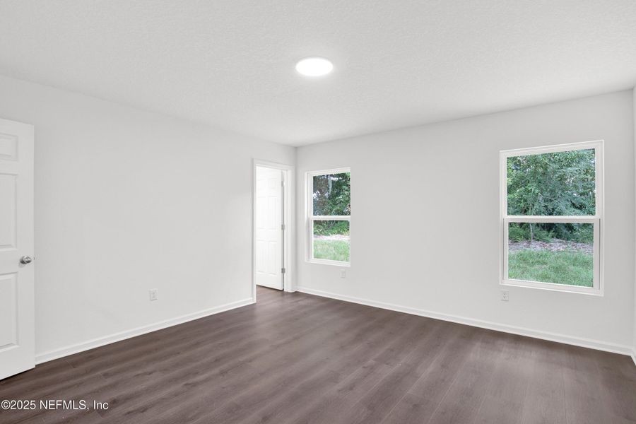Spacious, unfurnished interior of a new home in , Palatka (Image 23).