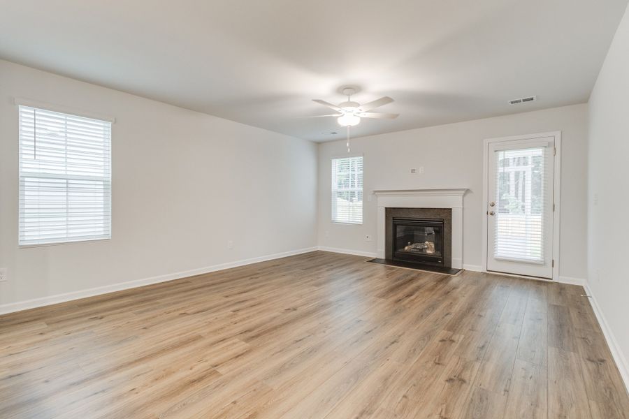 Spacious, unfurnished interior of a new home in Killians Crossing, Blythewood (Image 16).