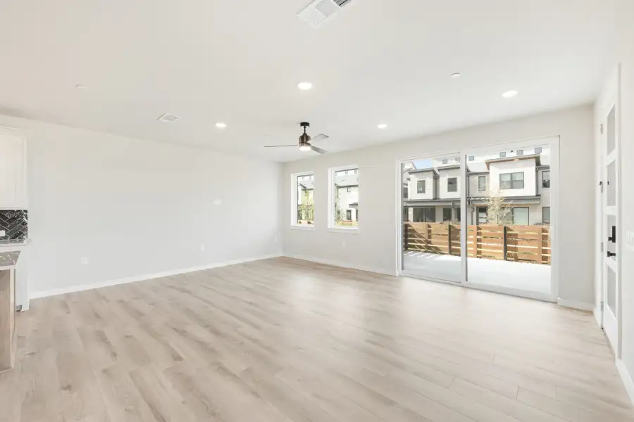 Spacious, unfurnished interior of a new home in Ten Mile Creek, Celina (Image 24).