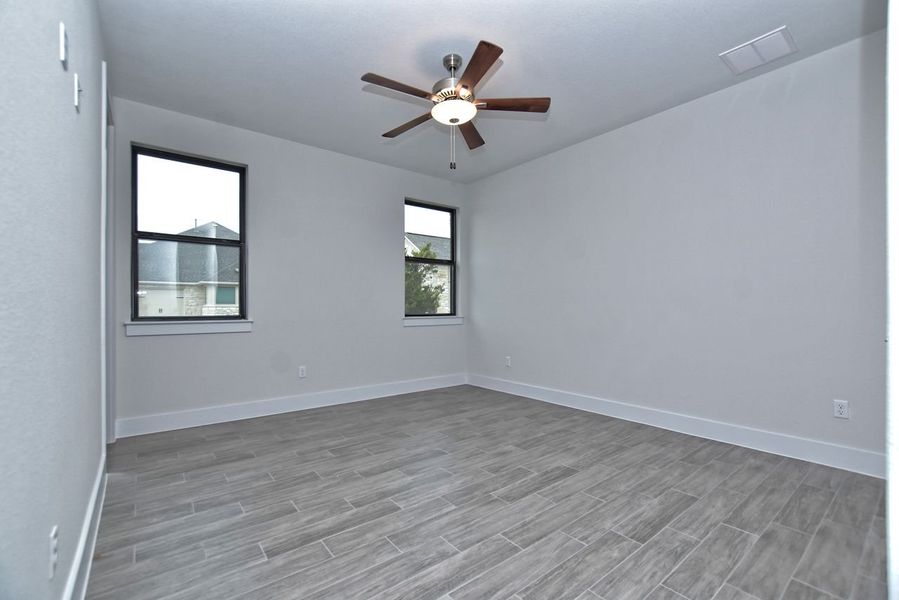 Representative unfurnished interior of a home built from the Avalon by Giddens Homes in Scofield Farms Estates, Georgetown (Image 136).