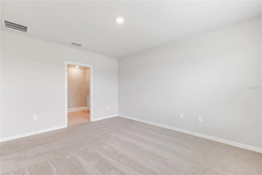 Spacious, unfurnished interior of a new home in Burnt Store Village, Punta Gorda (Image 11). Spacious, unfurnished interior of a new home in Burnt Store Village, Punta Gorda (Image 11).