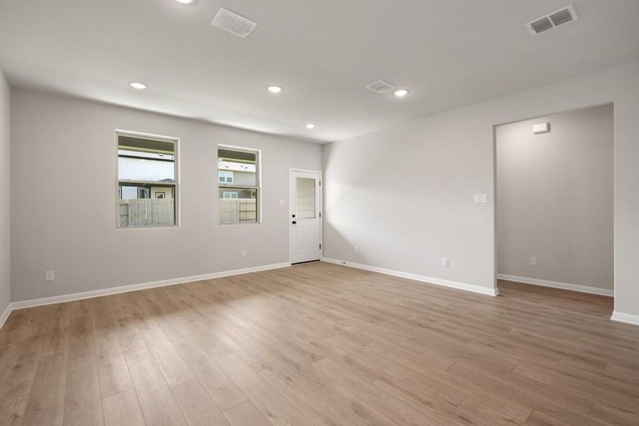 Spacious, unfurnished interior of a new home in Patterson Ranch, Georgetown (Image 35).