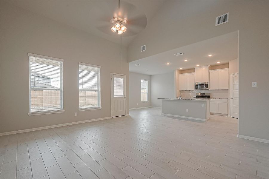 Spacious, unfurnished interior of a new home in Mill Creek Trails, Magnolia (Image 22).