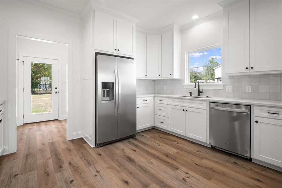 Refrigerator included! Refrigerator included!