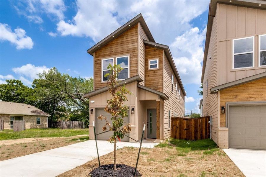 Front exterior of a new home in , Dallas, TX, highlighting curb appeal (Image 1). Front exterior of a new home in , Dallas, TX, highlighting curb appeal (Image 1).