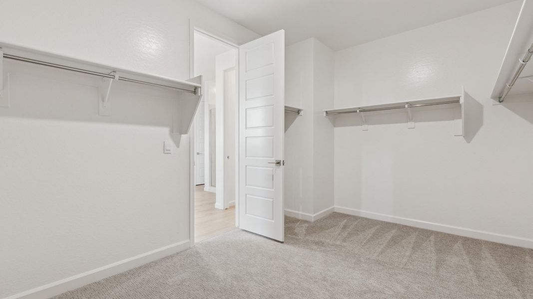 Spacious, unfurnished interior of a new home in Prada, Phoenix (Image 20).