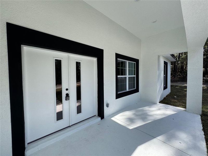 Exterior details and patio area of a home in , Dunnellon (Image 4). Exterior details and patio area of a home in , Dunnellon (Image 4).