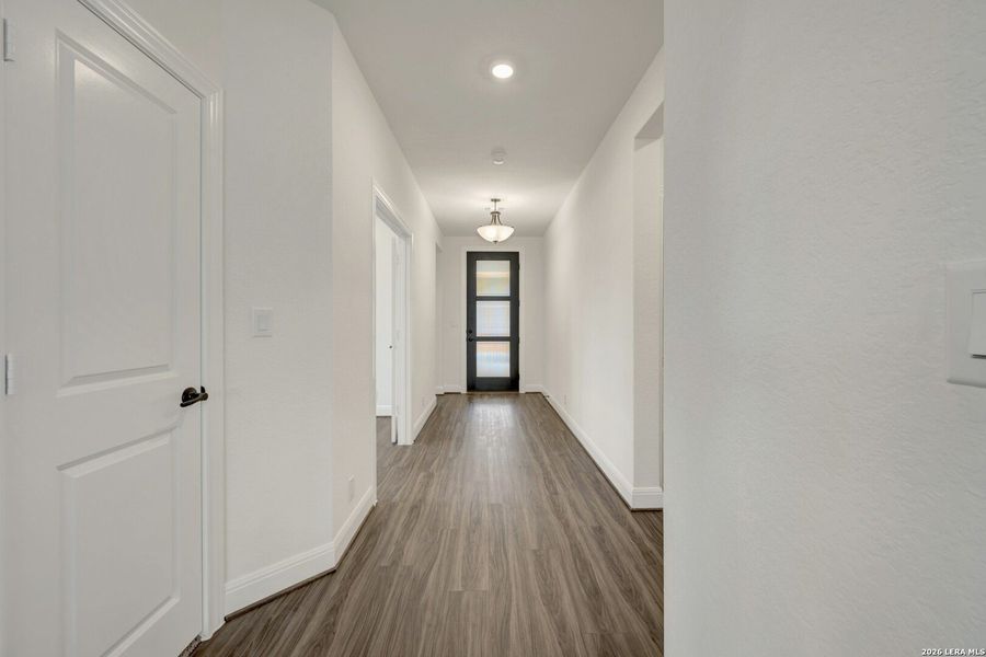 Spacious, unfurnished interior of a new home in Davis Ranch 50', San Antonio (Image 32).