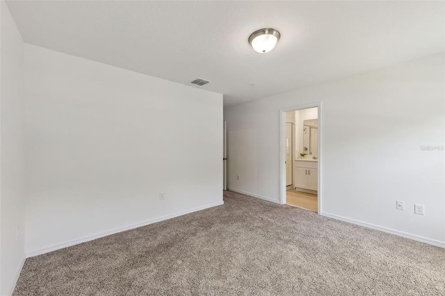 Spacious, unfurnished interior of a new home in , Orlando (Image 21).