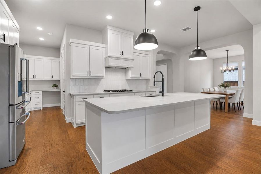 Furnished interior view inside a new home in Rockwood 65', Mansfield (Image 15).