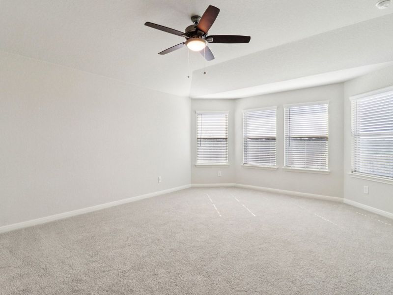Spacious, unfurnished interior of a new home in Estancia Ranch - Classic Series, San Antonio (Image 24).