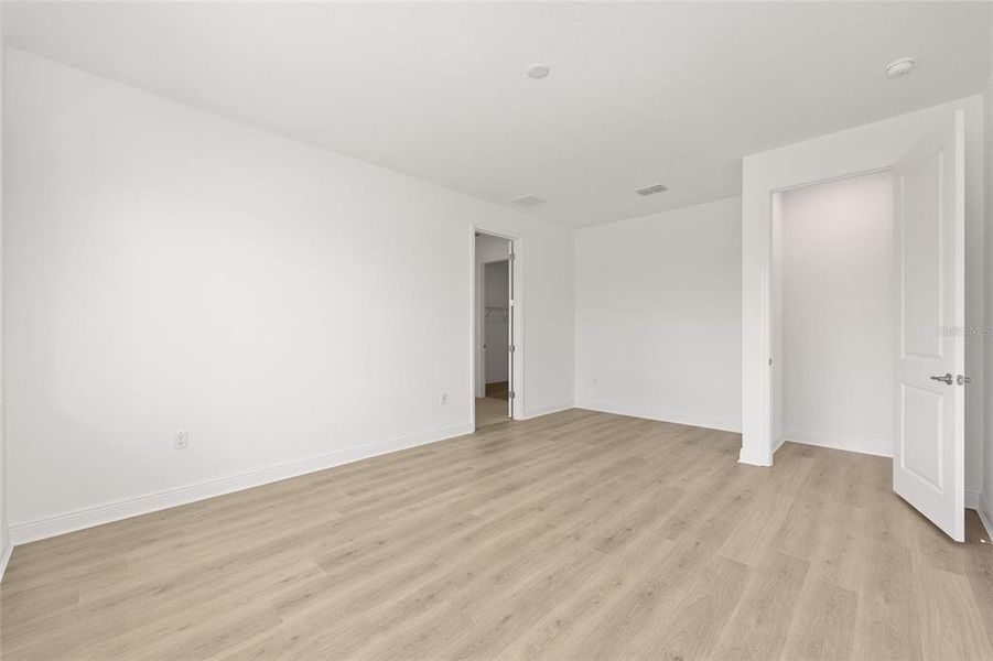 Spacious, unfurnished interior of a new home in , Ocala (Image 33).