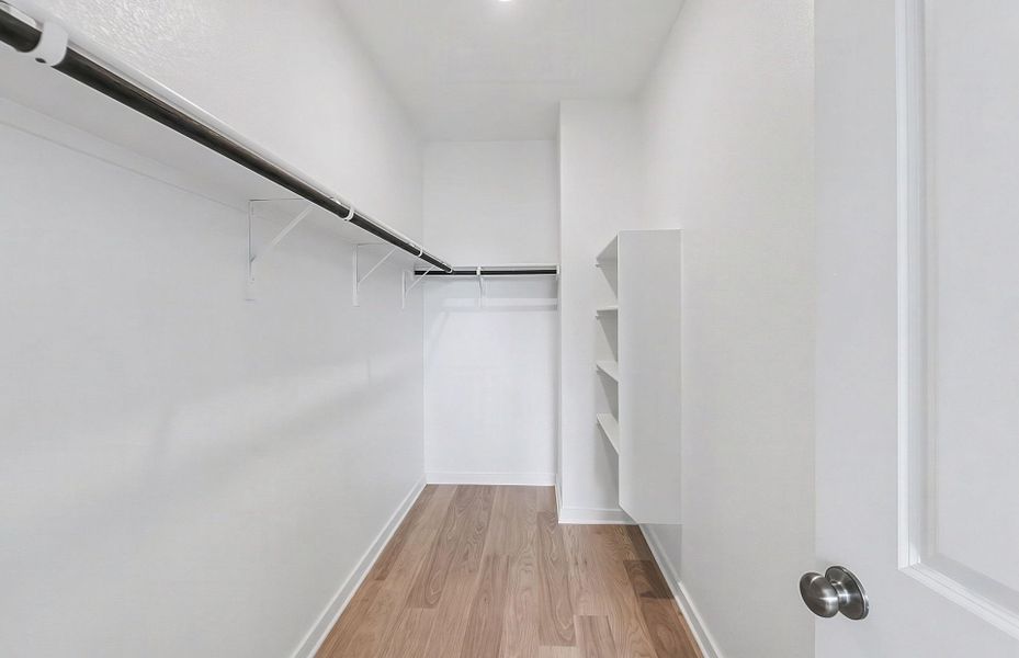 Spacious, unfurnished interior of a new home in Larson Crossing, Elgin (Image 9).