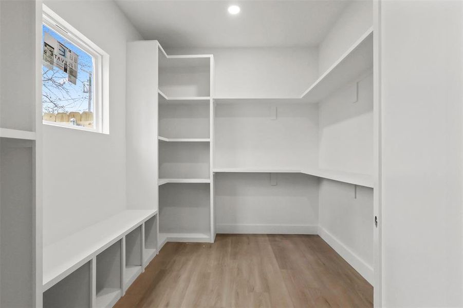 Spacious, unfurnished interior of a new home in , Dallas (Image 9).