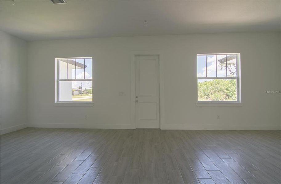 Spacious, unfurnished interior of a new home in , Port Charlotte (Image 13).
