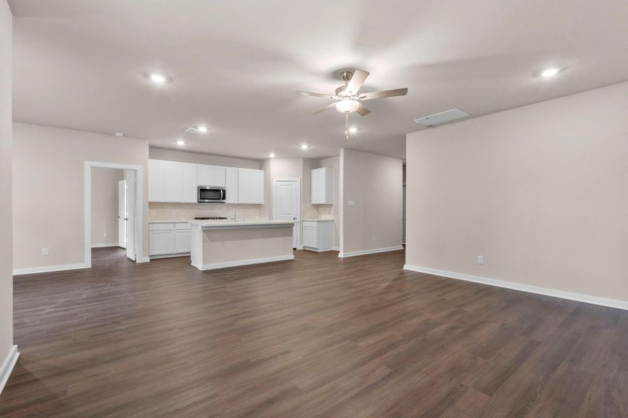 Spacious, unfurnished interior of a new home in Westridge Cove 40', Conroe (Image 14).
