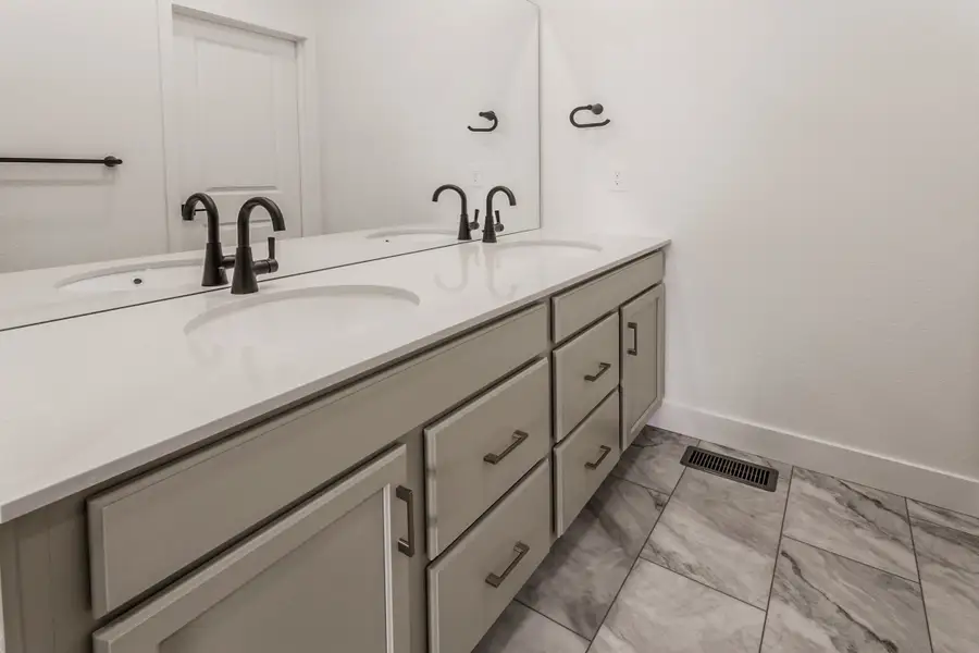 Representative interior finishes for a home built from the Morrison by Hartford Homes in Prairie Song, Windsor (Image 24).