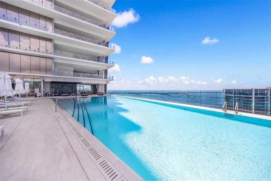 Condo located in Miami, FL showcasing its design and architecture (Image 3).