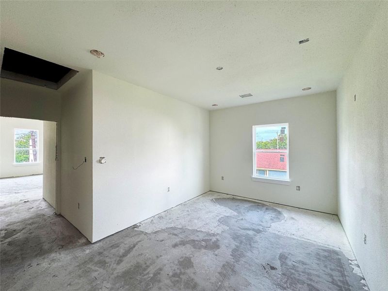 Spacious, unfurnished interior of a new home in , Houston (Image 16).