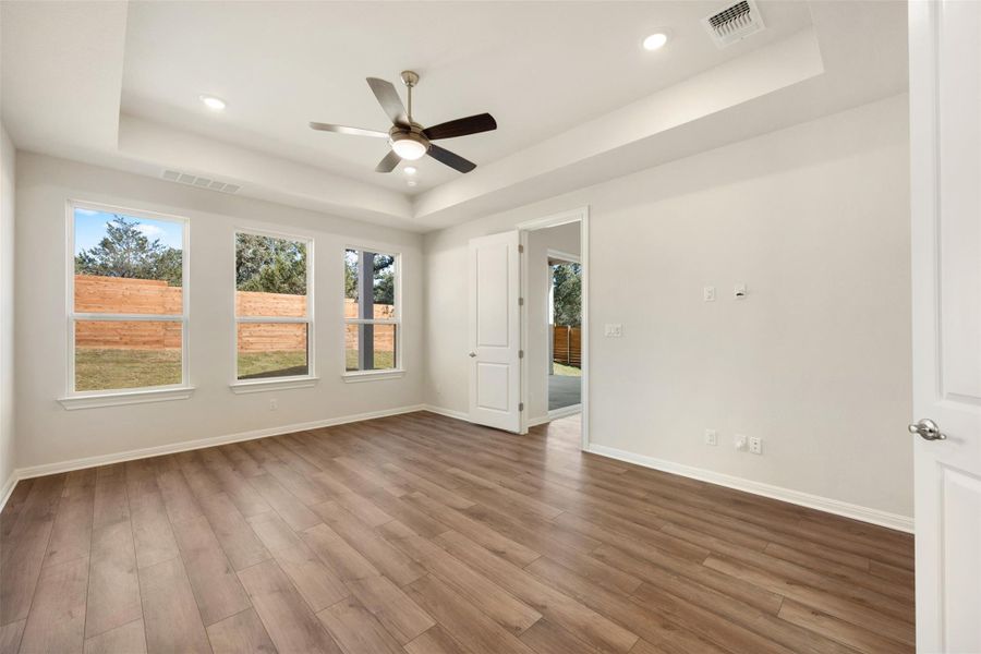 Representative images and renderings are for illustrative purposes. Actual structural options and design finishes of home may vary. Representative images and renderings are for illustrative purposes. Actual structural options and design finishes of home may vary.